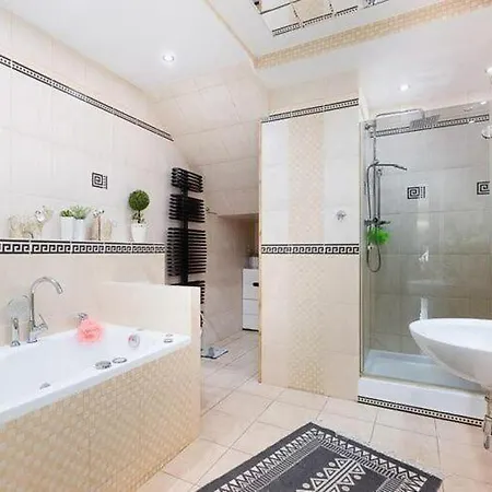 Apartment, Pool, Close To Beach,